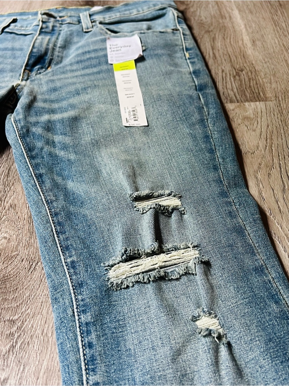 Sonoma “Everyday Jeans” Discontinued y2k Skinny Fit Light Wash Distressed; 30x32 - Picture 6 of 9